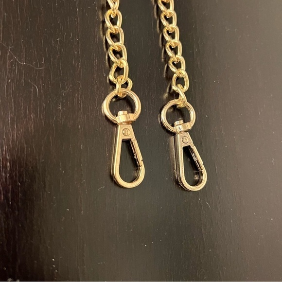Bag chain with fringe, gold tone metal, carabiner closure 47” total length - Picture 6 of 10